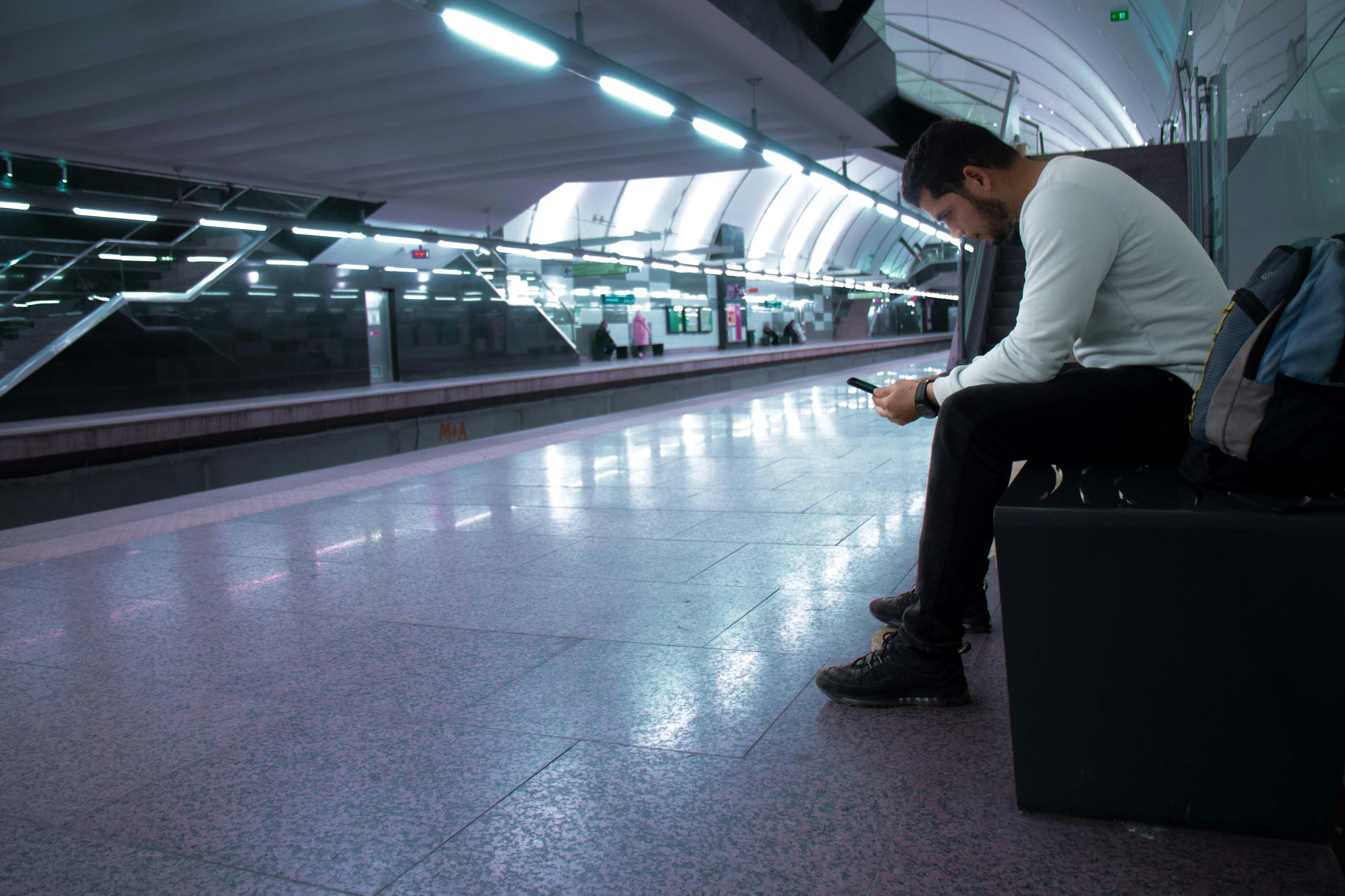 Your phone says "No Service" abroad: here is what is actually going wrong